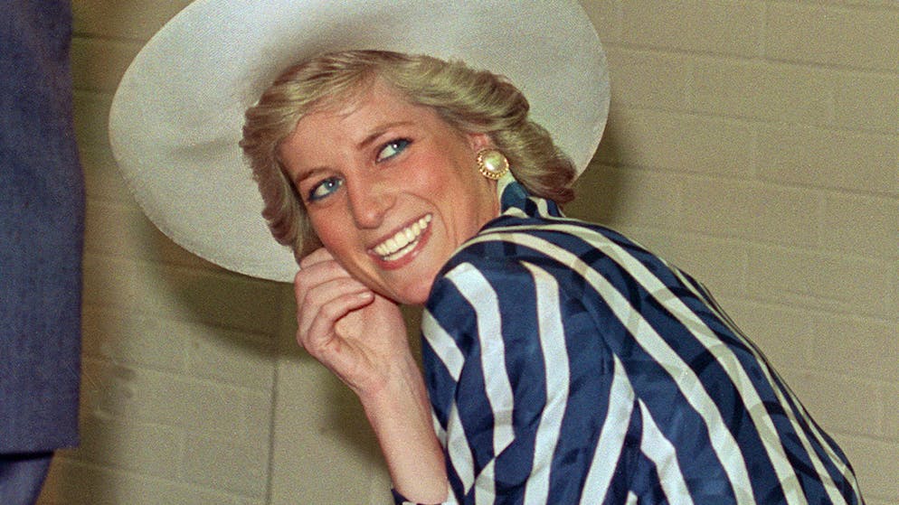 Beigesetzt wurde Diana in Althorpe auf dem Landsitz ihrer Familie, auf einem Inselchen im Weiher des Anwesens. Für Aussenstehende ist der Ort unerreichbar.