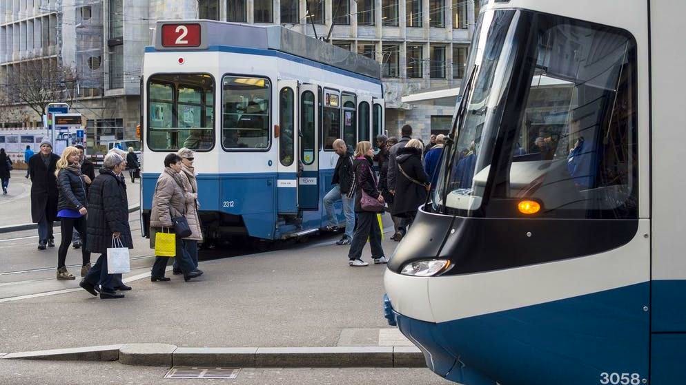 Il 64enne è salito di prima mattina su un tram della linea 2. Immagine simbolica