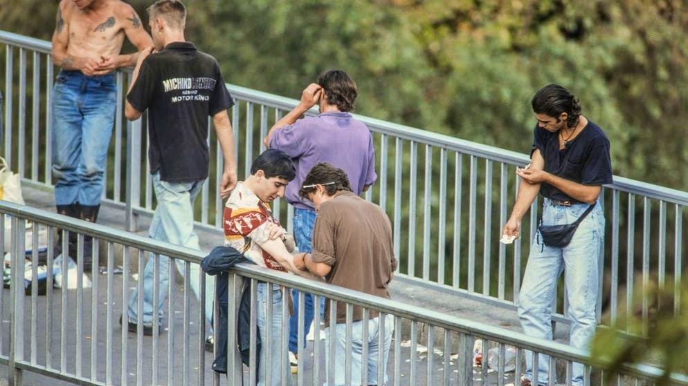 La scena aperta della droga al Letten di Zurigo nel 1994.
