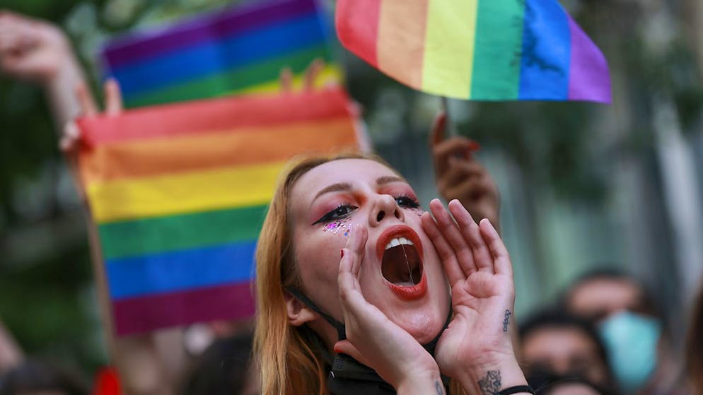 Canti e slogan di protesta ieri a Istanbul nel corso della Gay Pride.
