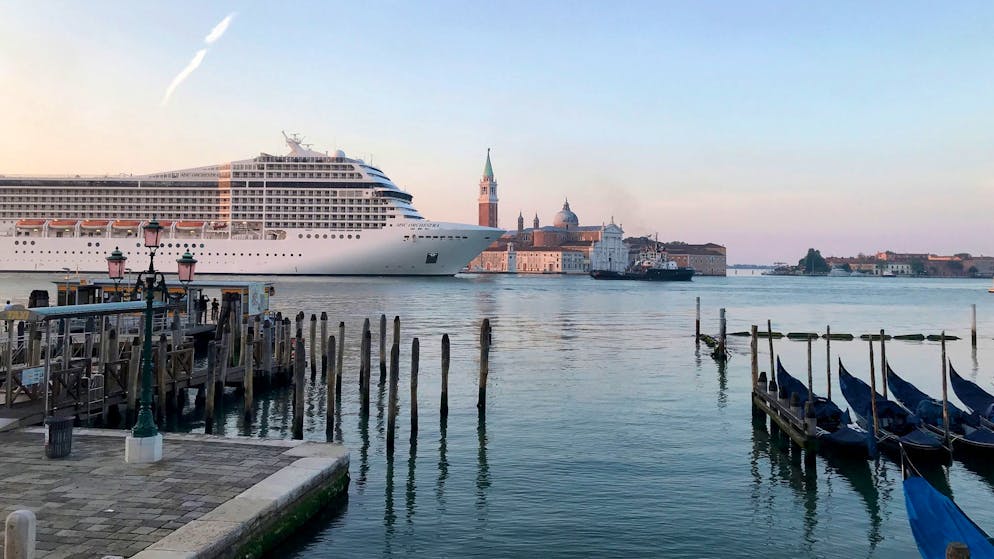 Zum ersten Mal seit der Corona-Pandemie passierte mit der MSC Orchestra ein Kreuzfahrtschiff den Giudecca-Kanal bei Venedig.