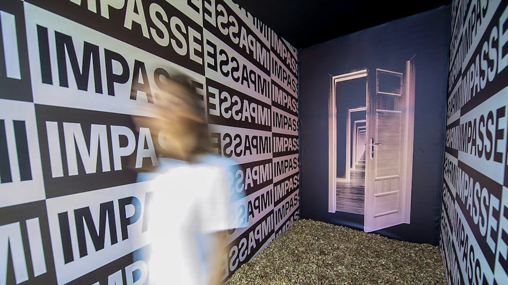"Ado-Les-Sens", une exposition conçue comme un labyrinthe et consacrée à l'adolescence et au risque suicidaire a pris place au bas du Parc La Grange à Genève.