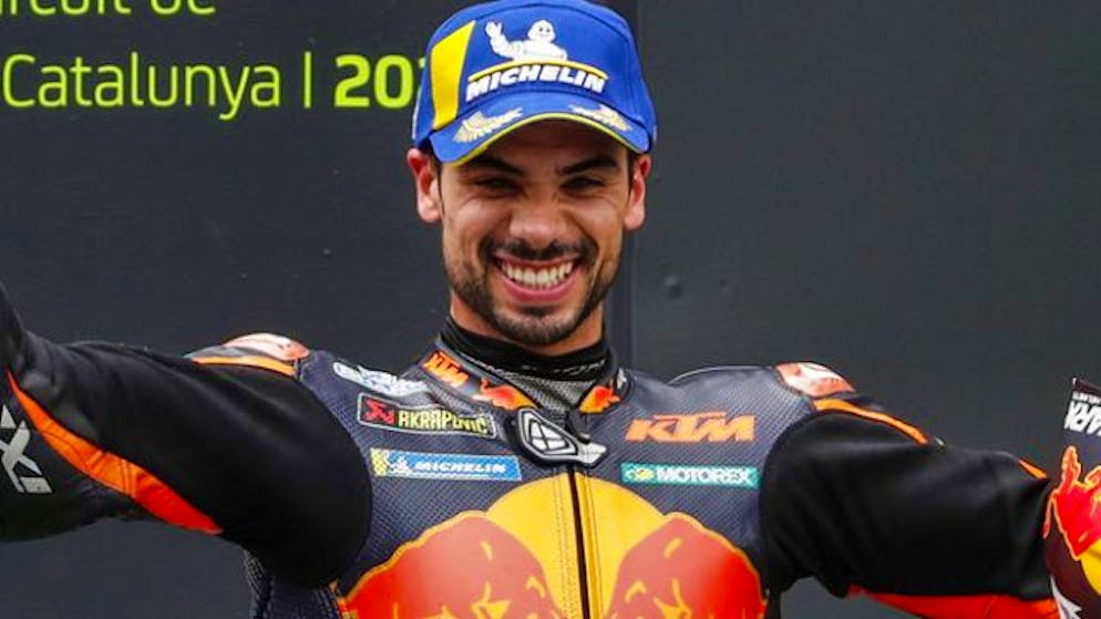 Oliveira Gewinnt Turbulentes Rennen Quartararo Verliert Brustprotektor
