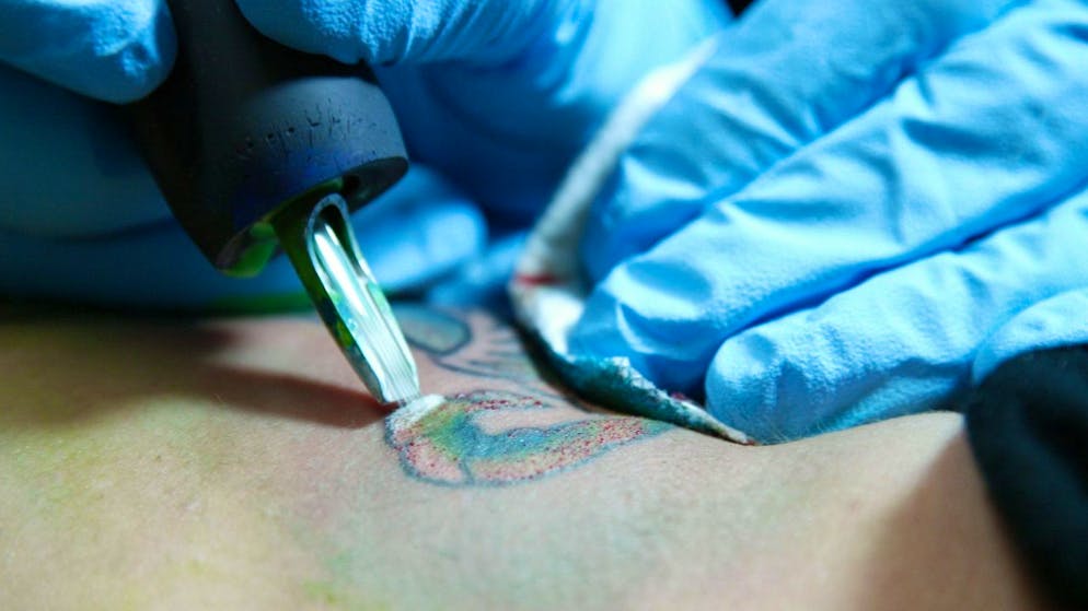 Luzerner Lebensmittelkontrolleure bemängeln TattooFarben