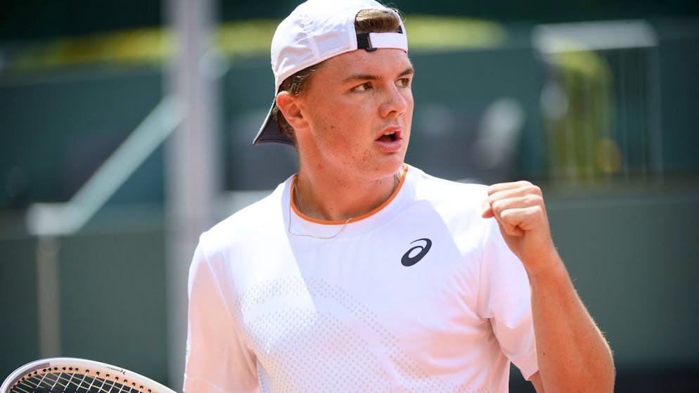 Dominic Stephan Stricker of Switzerland celebrates winning a point to Marton Fucsovics of Hungaria during their round of 16 (1/8 final) men's match, at the ATP 250 Geneva Open tournament in Geneva, Switzerland, Wednesday, May 19, 2021. The matches of the Geneva Open are played in front of 100 spectators due to preventive measure against the spread the coronavirus COVID-19. (KEYSTONE/Laurent Gillieron)