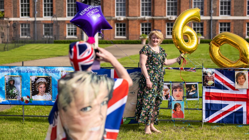 Diana wäre heute 60: Enthüllung des Diana-Denkmals. Diana wäre am 1. Juli 60 geworden. 