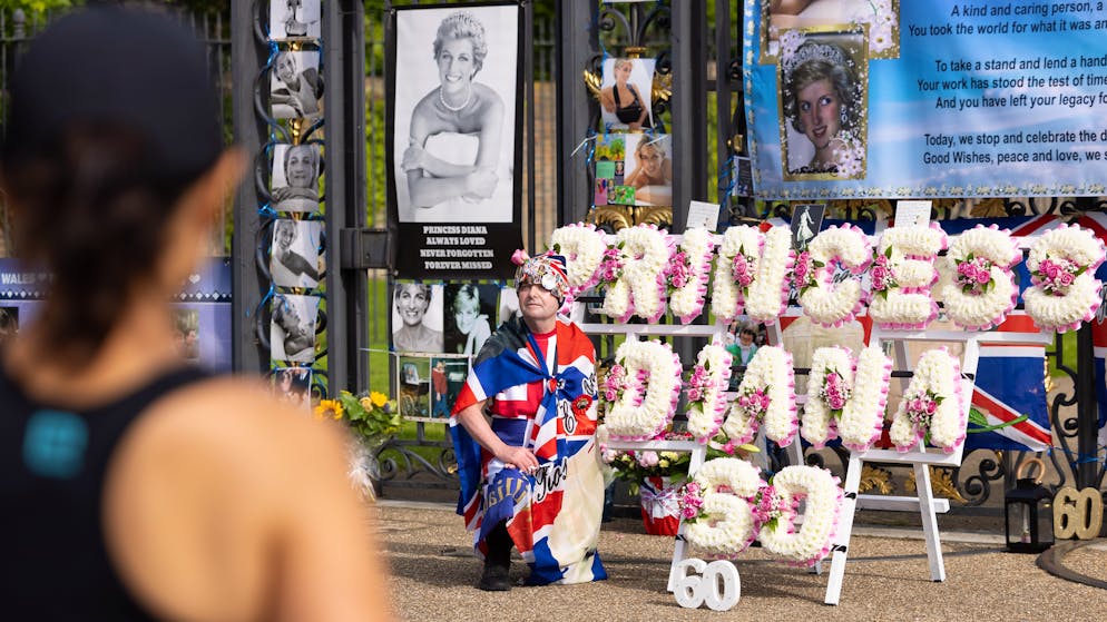 Diana wäre heute 60: Enthüllung des Diana-Denkmals. ... bleibt die Prinzessin der Herzen unvergessen.