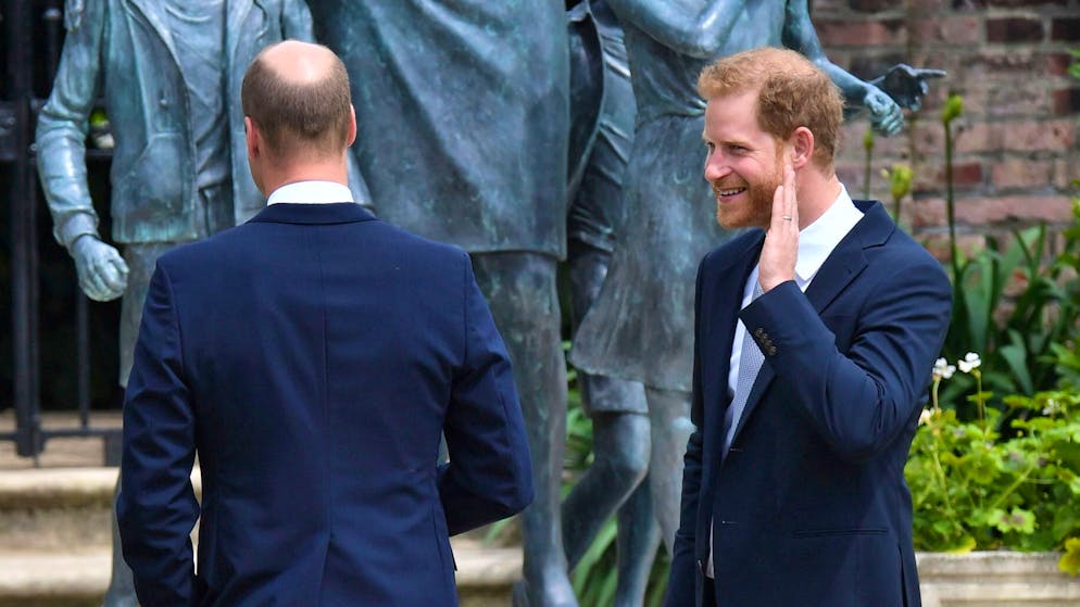 Diana wäre heute 60: Enthüllung des Diana-Denkmals. Ob William und Harry die Gelegenheit für eine Annäherung genutzt haben, ist nicht bekannt.