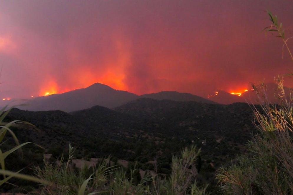 Vue de l'immense incendie sur une montagne dans la région de Larnaca, Chypre, 03 juillet 2021.
