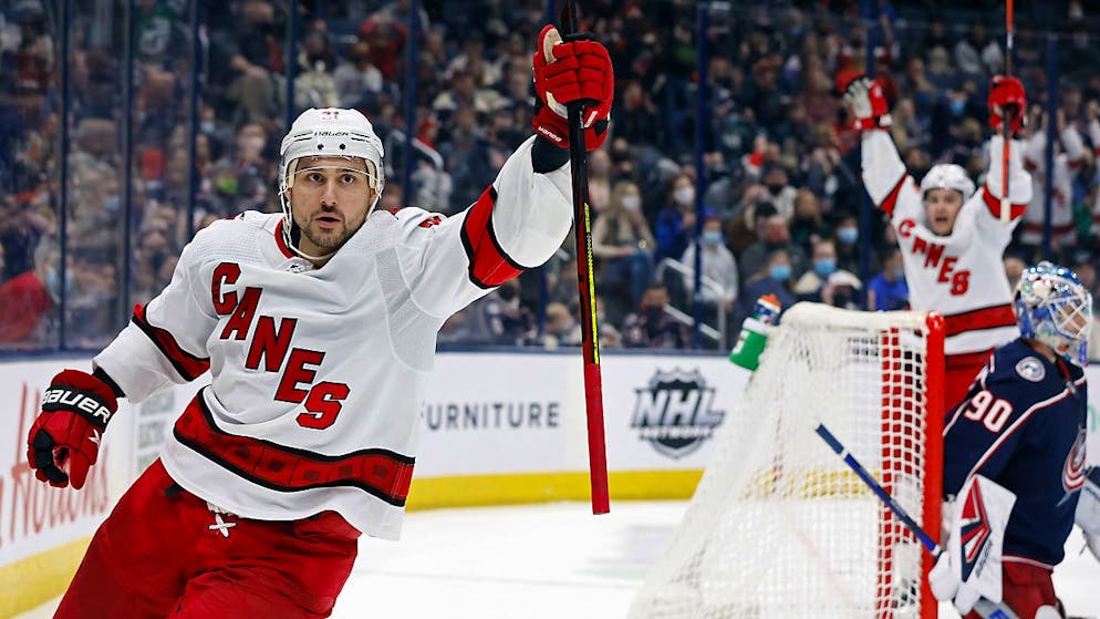 La joie de Niederreiter qui vient d'égaliser pour Carolina.