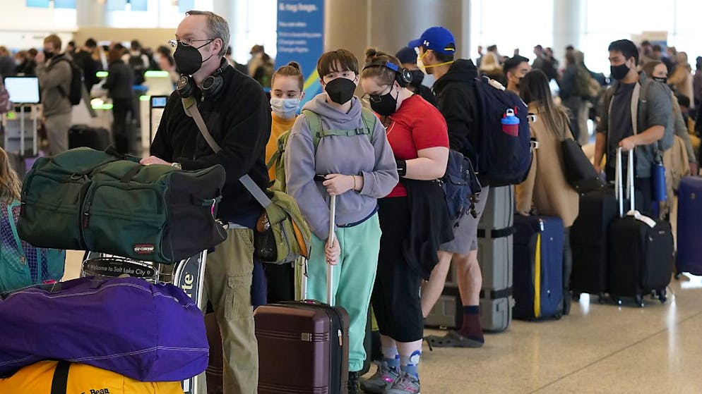 Passeggeri in attesa di un volo all'aereoporto di Salt Lake City