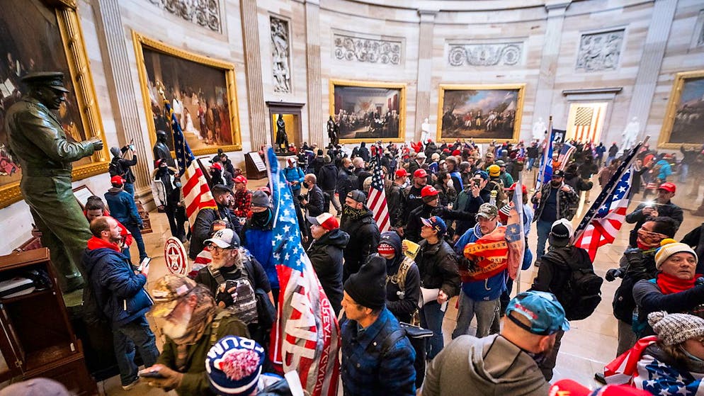 Le 6 janvier 2021, des partisans de Donald Trump prenaient d'assaut le capitole américain.