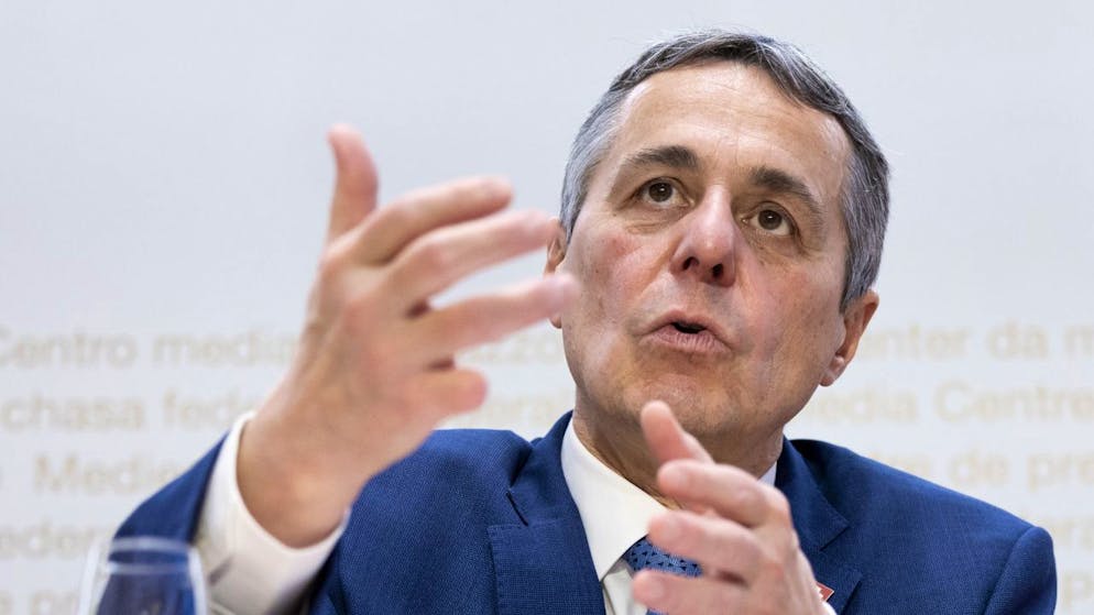 Chronologie des Krieges in der Ukraine. <strong>28. Februar:</strong> Die Schweiz übernimmt die Sanktionen der EU gegen Russland. Der Bundesrat – im Bild Bundespräsident Ignazio Cassis – wird trotzdem scharf kritisiert, dass er mit diesem Schritt zu lange zugewartet habe.