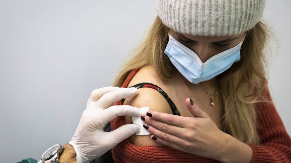 Le vaccin prévu sous forme de patch fonctionne sur un principe différent des vaccins actuels et n'utilise pas l'ARN messager. Il vise à induire une immunité cellulaire plutôt que la production d'anticorps (photo symbolique).