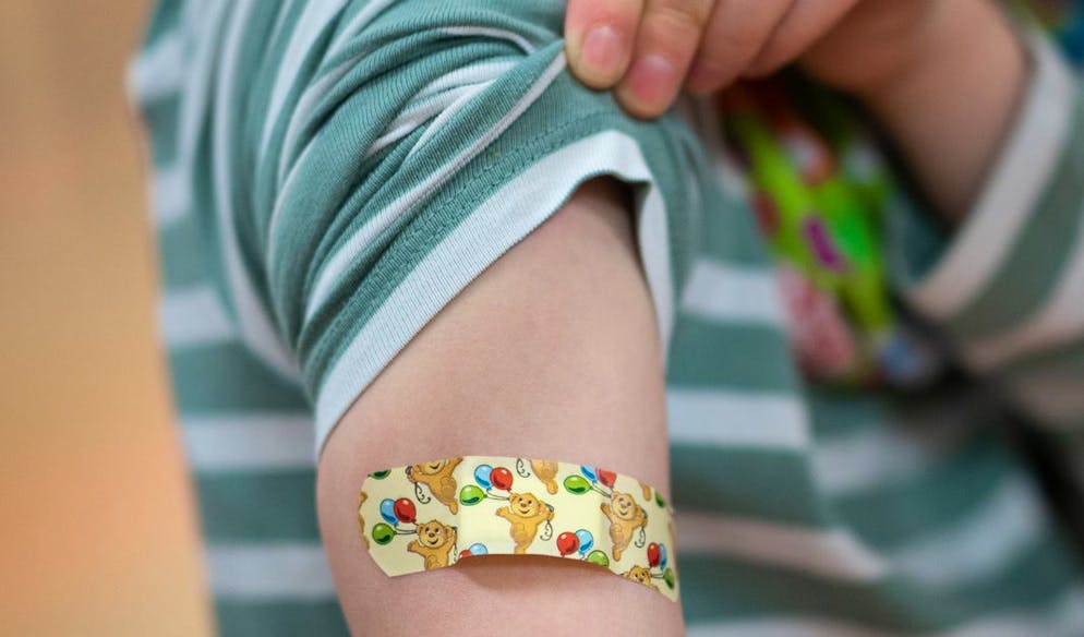 Les petits Neuchâtelois pourront se faire piquer les samedis 8 et 15 janvier. La vaccination des 5-11 ans débutera aussi samedi dans les cantons de Vaud, de Fribourg et de Schaffhouse, le 10 janvier à Uri et le 12 janvier en Valais. (image d'illustrtion)