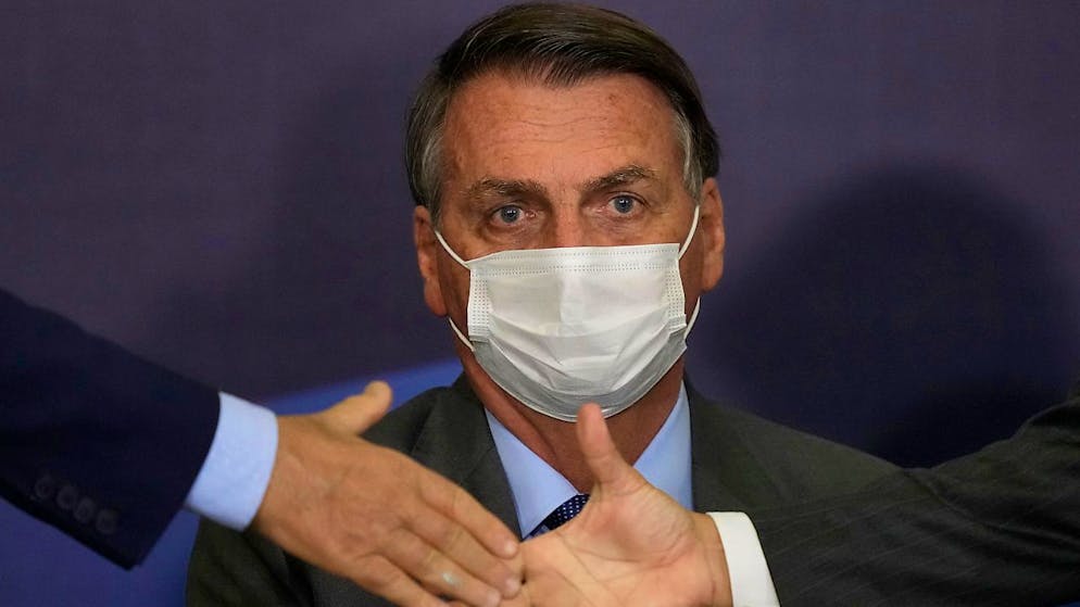 Il presidente brasiliano Jair Bolsonaro è stato ricoverato d'urgenza per un'occlusione intestinale