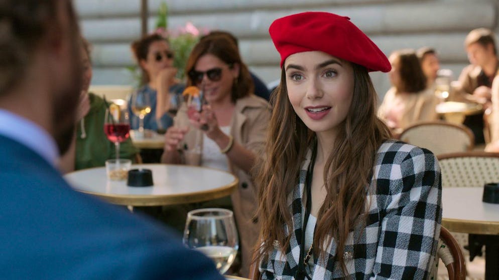 All'Ucraina non sono piaciuti alcuni clichés contenuti nella serie di Netflix "Emily in Paris."