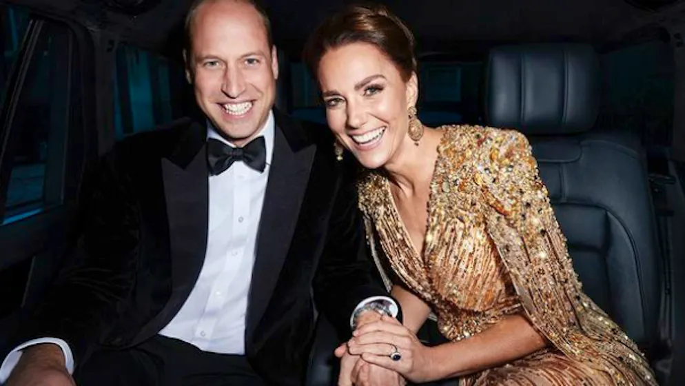 Bilder einer royalen Liebe zwischen Prinz William und Herzogin Catherine. Dieses unglaubliche Kleid trug Herzogin Catherine an Silvester und an der Bond-Premiere von «No Time To Die» in London und stahl allen die Show. 