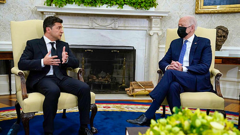 Le président américain Joe Biden et son homologue ukrainien Volodymyr Zelensky se sont appelés dimanche (archives, dans le Bureau ovale).