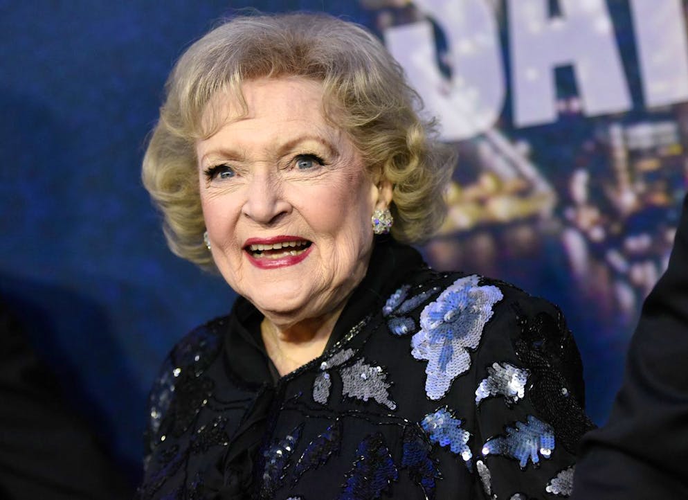 FILE - In this Feb. 15, 2015 file photo, Betty White attends the SNL 40th Anniversary Special at Rockefeller Plaza in New York. White will be honored with this year's lifetime achievement award next month at the 42nd Annual Daytime Emmy Awards. The Daytime Emmys air April 26 on the Pop network. (KEYSTONE/AP/Evan Agostini)
