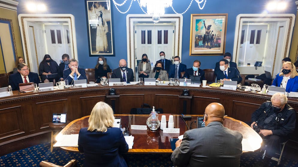 Gewalt in Washington: Trumps Mob stürmt das Kapitol. Ein Jahr später ist die Aufarbeitung der Vorgänge noch immer im Gange. Im Repräsentantenhaus, der grossen Parlamentskammer, ermittelt eine Untersuchungskommission. (14. Dezember 2021)