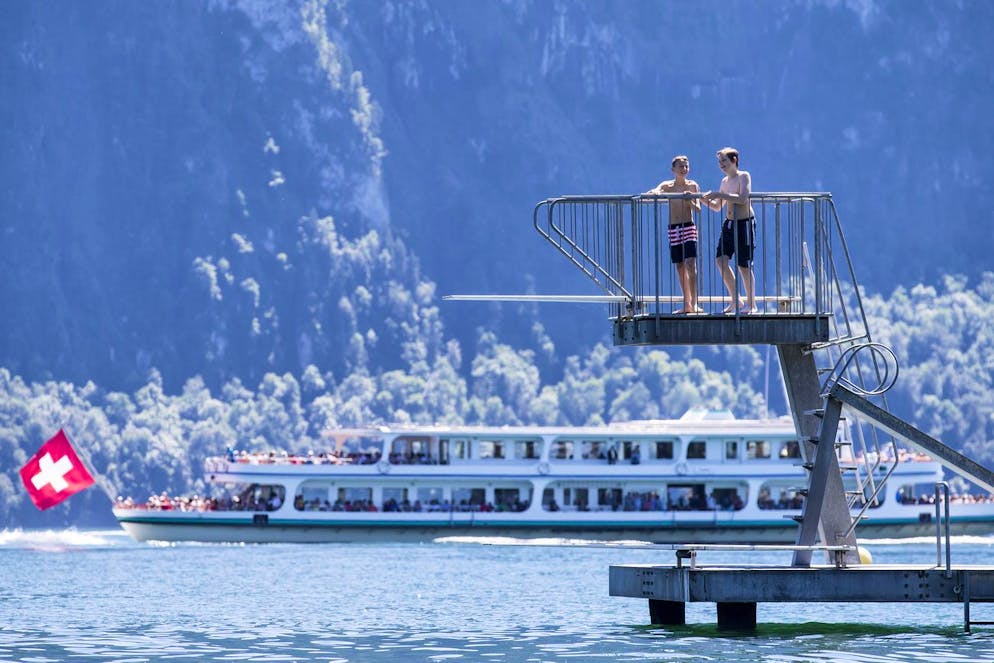 Les deux bateaux impliqués n'ont subi que de petites fissures et bosses et ont pu reprendre leur service peu après l'accident. (image d'illustration)