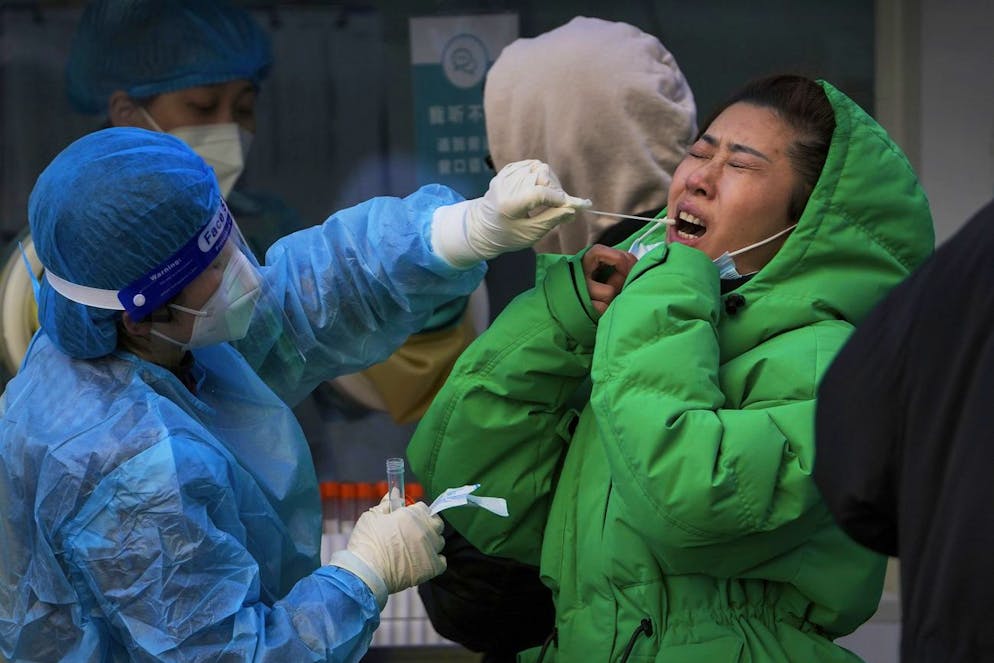 En Chine, le nombre de nouveaux malades a atteint ces dernières semaines des niveaux jamais vus depuis mars 2020, oscillant entre une centaine et plus de 200.