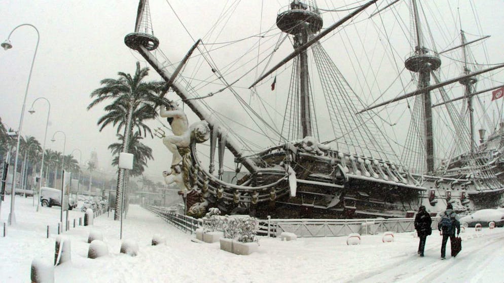 Il galeone del film PIrati di Roman Polanski sotto la neve nel 2005 (foto d'archivio)
