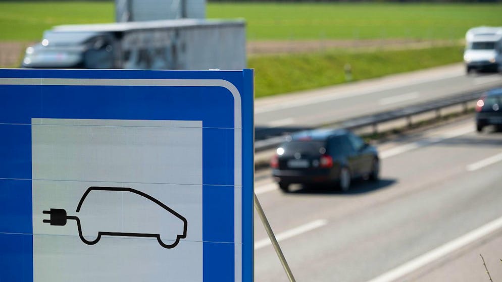 Les bétons magnétiques doivent permettre de recharger les véhicules électriques par induction lorsqu'ils circulent (archives).