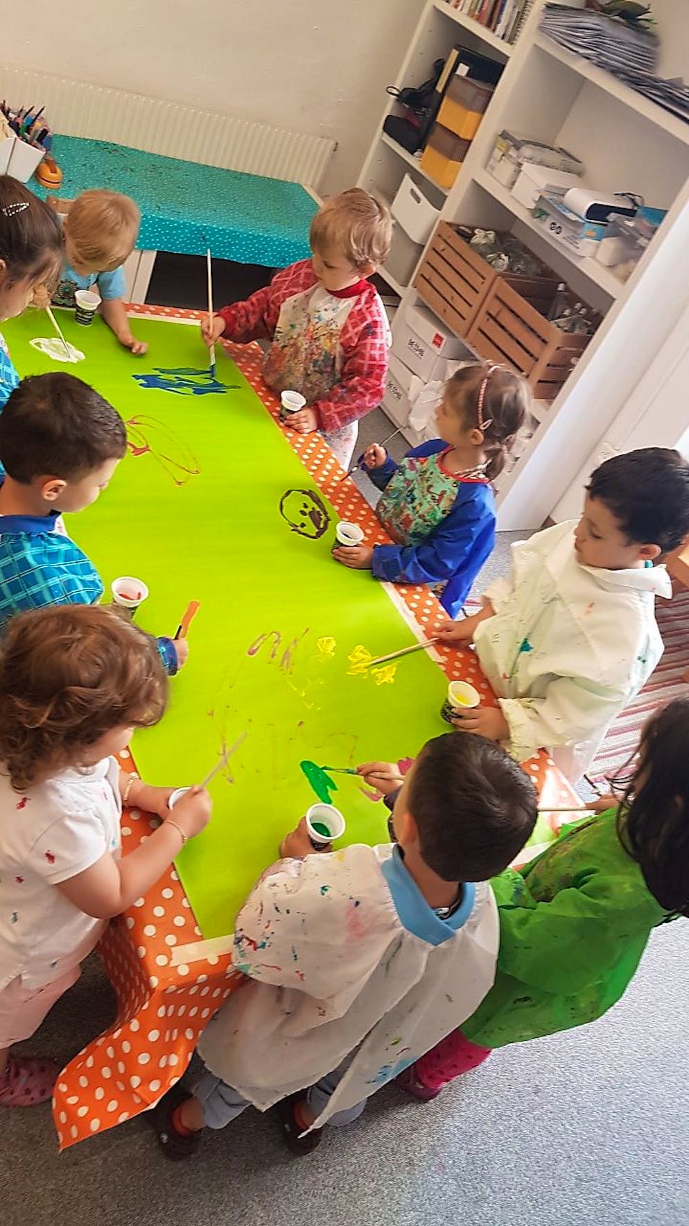 La città di Coira gestisce un programma obbligatorio di integrazione linguistica nelle varie strutture prescolastiche.