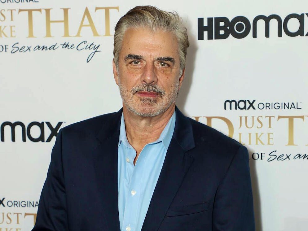 Mr Big, son personnage, décédé dès le premier épisode du reboot, devait faire une apparition dans l'épisode final, mais aurait été coupé au montage suite aux multiples accusations d'agression sexuelles portées à l'encontre du comédien.