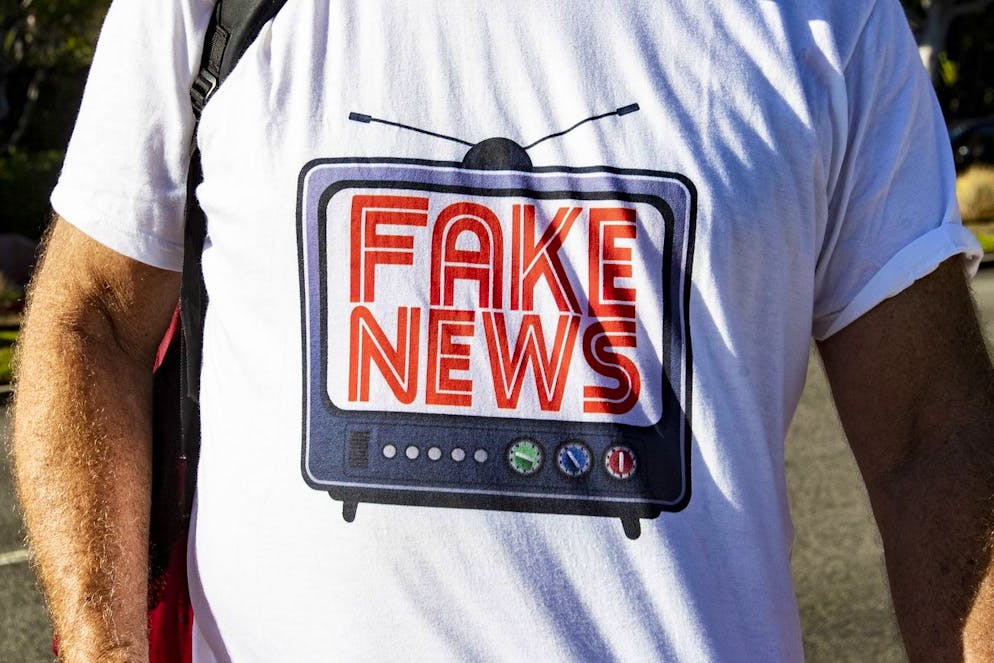 La méfiance à l'égard des médias traditionnels fait que ceux qui pensent que l'élection a été volée n'accordent aucun crédit aux journalistes qui démontrent qu'il n'en est rien. (image d'illustration)