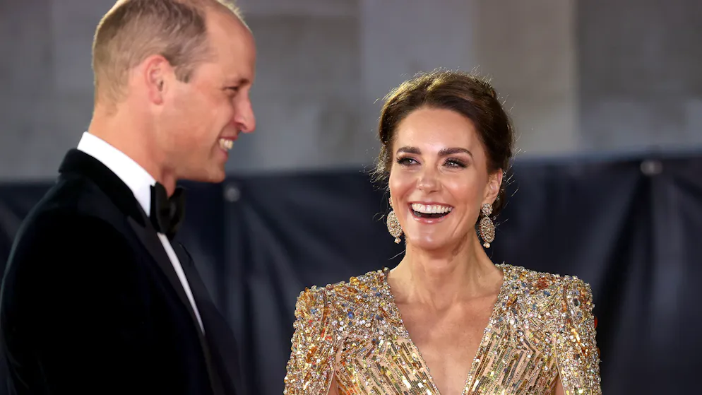 Bilder einer royalen Liebe zwischen Prinz William und Herzogin Catherine. Funkeln um die Wette: Kate und ihr glamouröses Abendkleid an der Bond-Premiere 2021.