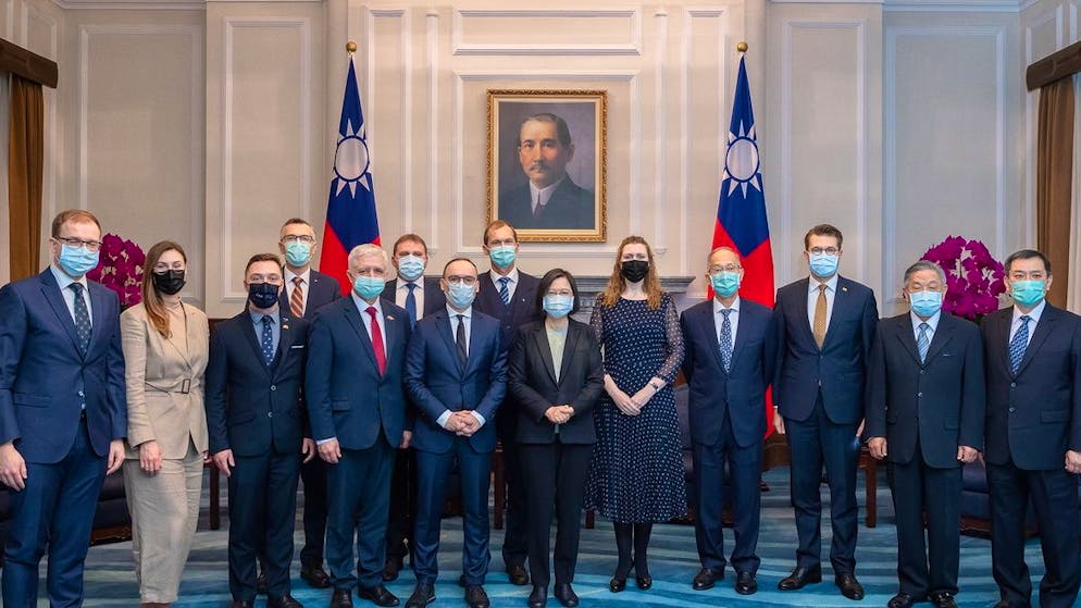 epa09610473 A handout image made available by the Taiwan Presidential Office shows Taiwan President Tsai Ing-wen (C) posing for a group photo with members of the Baltic states' delegation following a meeting inside the presidential office in Taipei, Taiwan, 29 November 2021. The delegation which is led by Lithuanian lawmaker Matas Maldeikis consisted of parliamentarians from Lithuania, Latvia and Estonia, which will be taking part in the Open Parliament Forum 2021 in Taipei, in addition to attending meetings with Taiwanese high ranking officials including Taiwan foreign minister Joseph Wu, amid China rising threats from China. EPA/TAIWAN PRESIDENTIAL OFFICE HANDOUT HANDOUT EDITORIAL USE ONLY/NO SALES