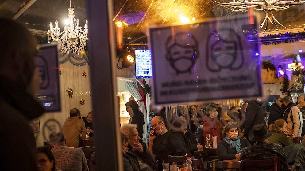 Au plus tard à partir du 15 janvier, les clients des restaurants, cafés et bars devront désormais, en plus d'un certificat de vaccination ou de guérison, présenter un test de dépistage négatif du jour (archives).