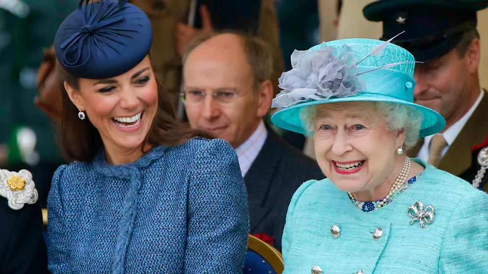 Bilder einer royalen Liebe zwischen Prinz William und Herzogin Catherine. Gutes Duo: Queen Elizabeth II. und Herzogin Catherine im Juni 2012 an einem Anlass. Die beiden verstehen sich blendend. 