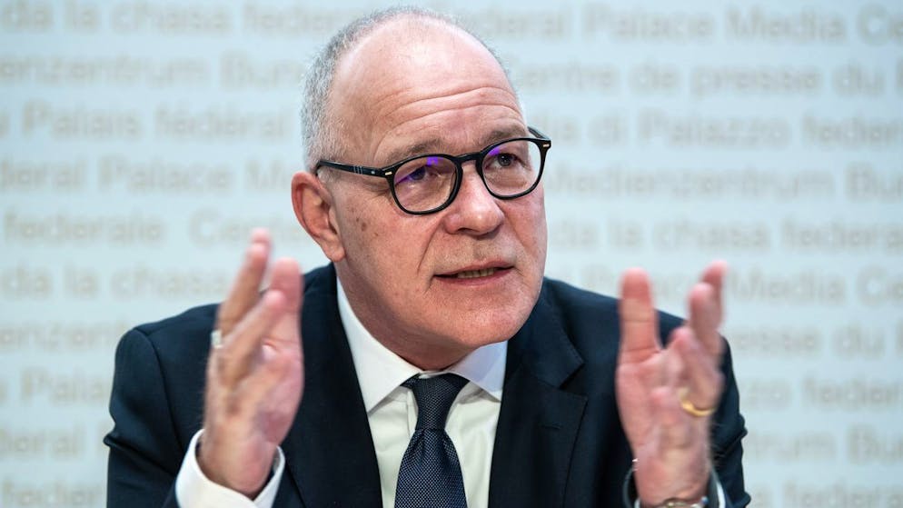 Boris Zuercher, Leiter der Direktion für Arbeit im Seco spricht an einer Medienkonferenz zur Arbeitsmarktentwicklung, am Freitag, 7. Januar 2022, in Bern. (KEYSTONE/Peter Schneider)