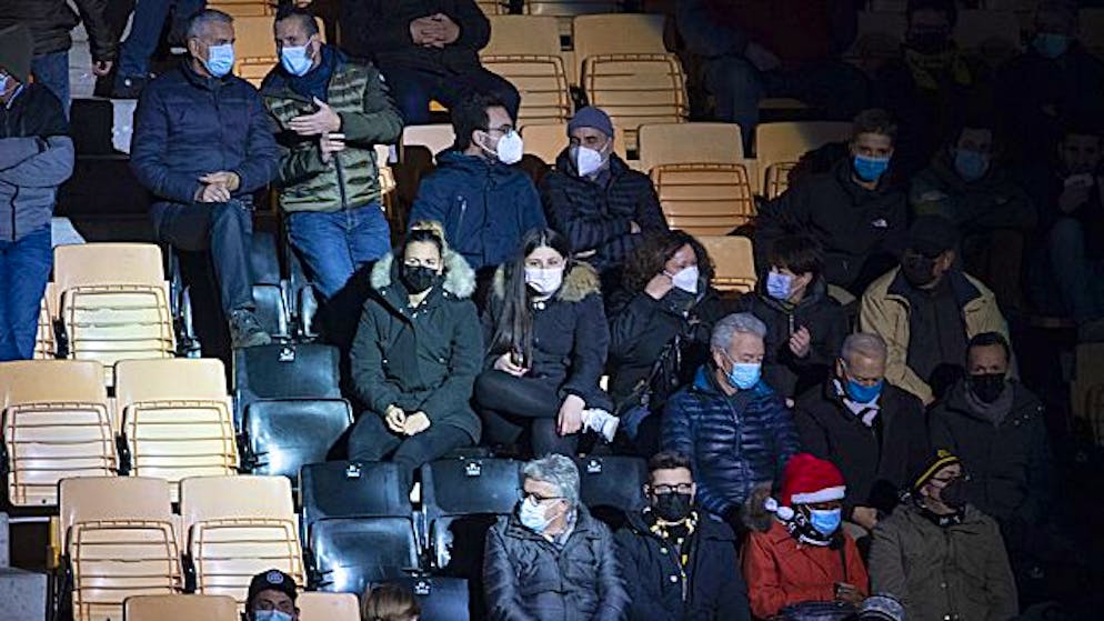 Tutti in tribuna.