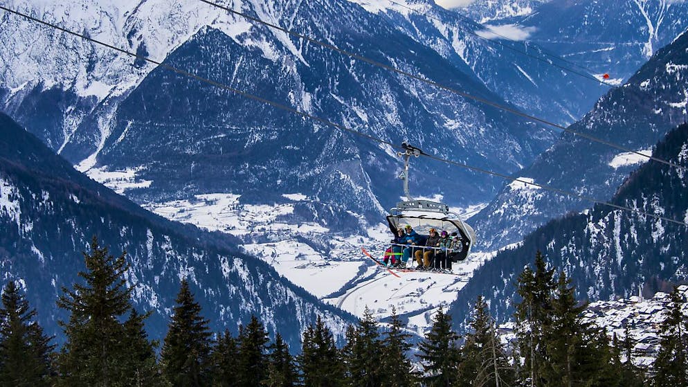 Les conditions d'enneigement, la météo en partie clémente et la venue des touristes suisses et internationaux durant la période des Fêtes donnent le sourire aux stations de ski (archives).