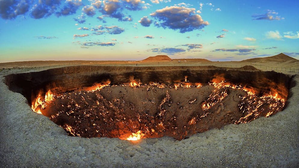 La «porta dell'inferno», il cratere che da 50 anni brucia in Turkmenistan.