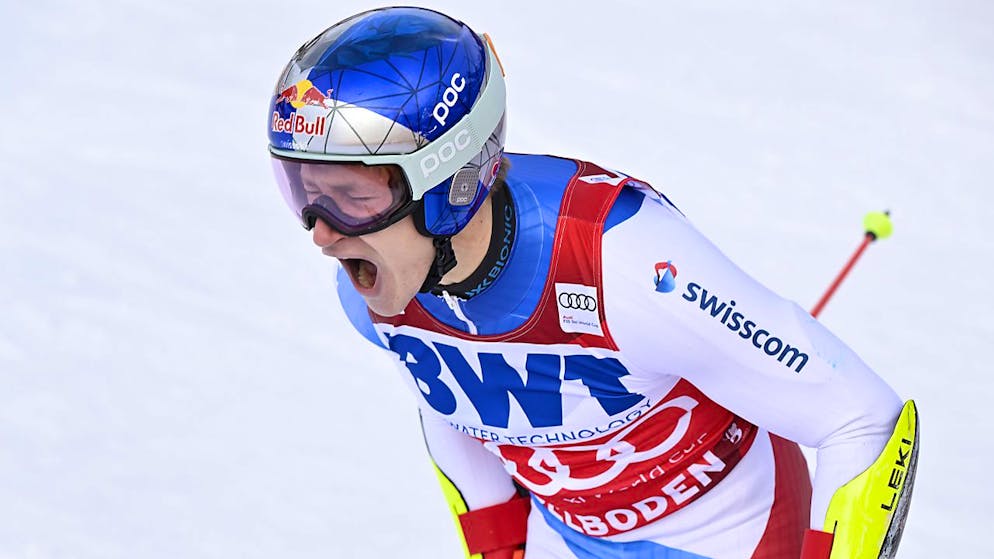 Marco Odermatt hurle de joie après sa victoire à Adelboden