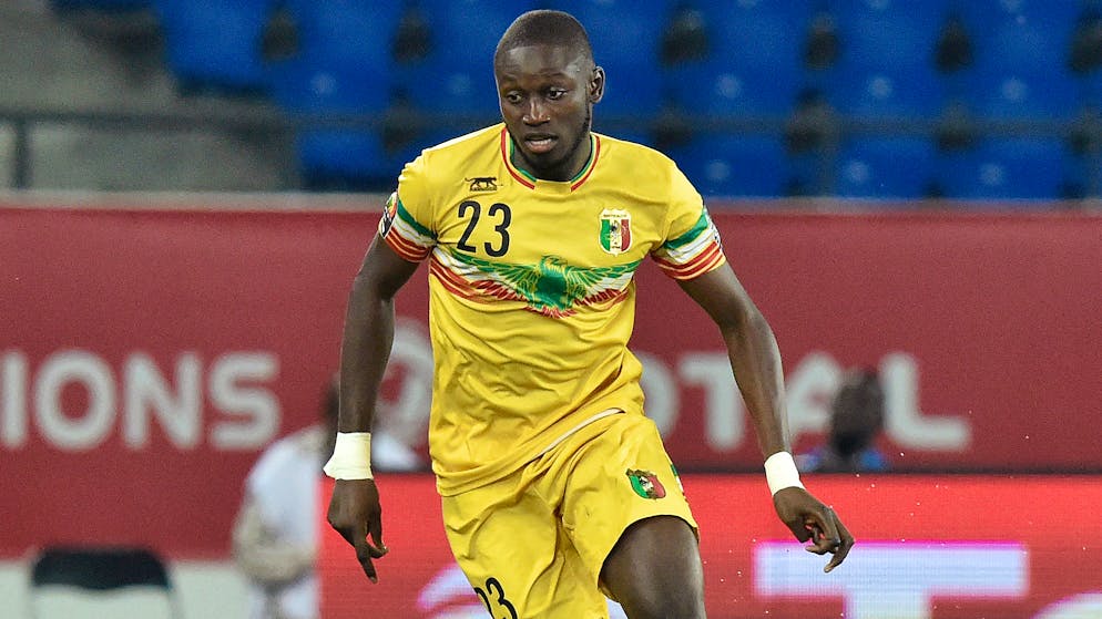 Mali's defender Ousmane Coulibaly controls the ball during the 2017 Africa Cup of Nations group D football match between Uganda and Mali in Oyem on January 25, 2017. / AFP / ISSOUF SANOGO (Photo credit should read ISSOUF SANOGO/AFP via Getty Images)