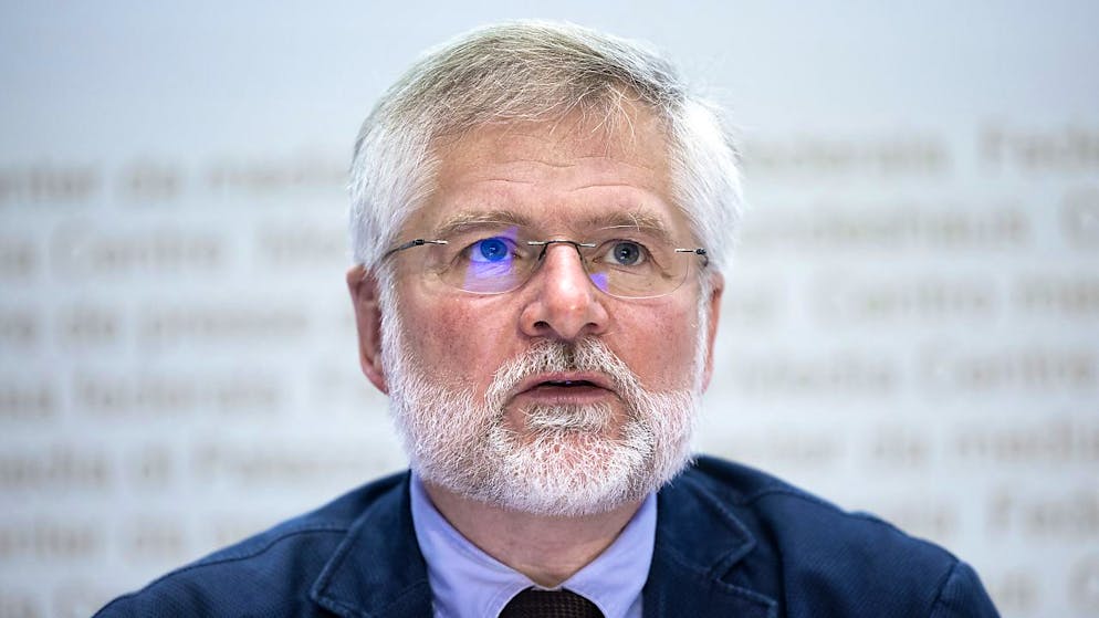 Le président des médecins cantonaux, Rudolf Hauri, a déclaré dans la "NZZ am Sonntag" qu'il se réjouirait aussi que le Conseil fédéral réduise la durée de l'isolement et de la quarantaine.