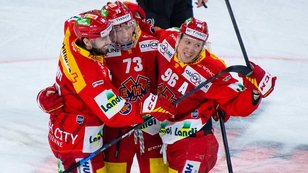 Luca Cunti, Mike Kuenzle et Damien Brunner fêtent le 3-0