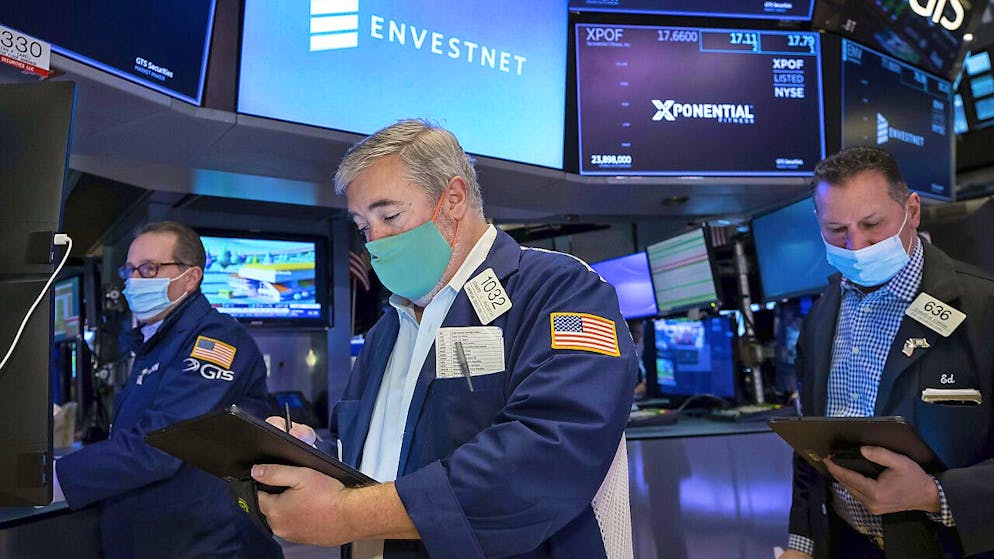 La borsa di New York ha chiuso con l'indice Dow Jones che ha perso lo 0,45%, il Nasdaq che è salito dello 0,05% e lo S&P 500 che ha ceduto lo 0,14%.