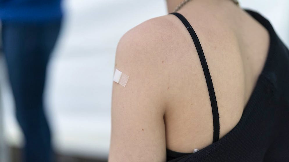 L'OFSP rappelle que les effets secondaires après la vaccination sont rares (image symbolique).