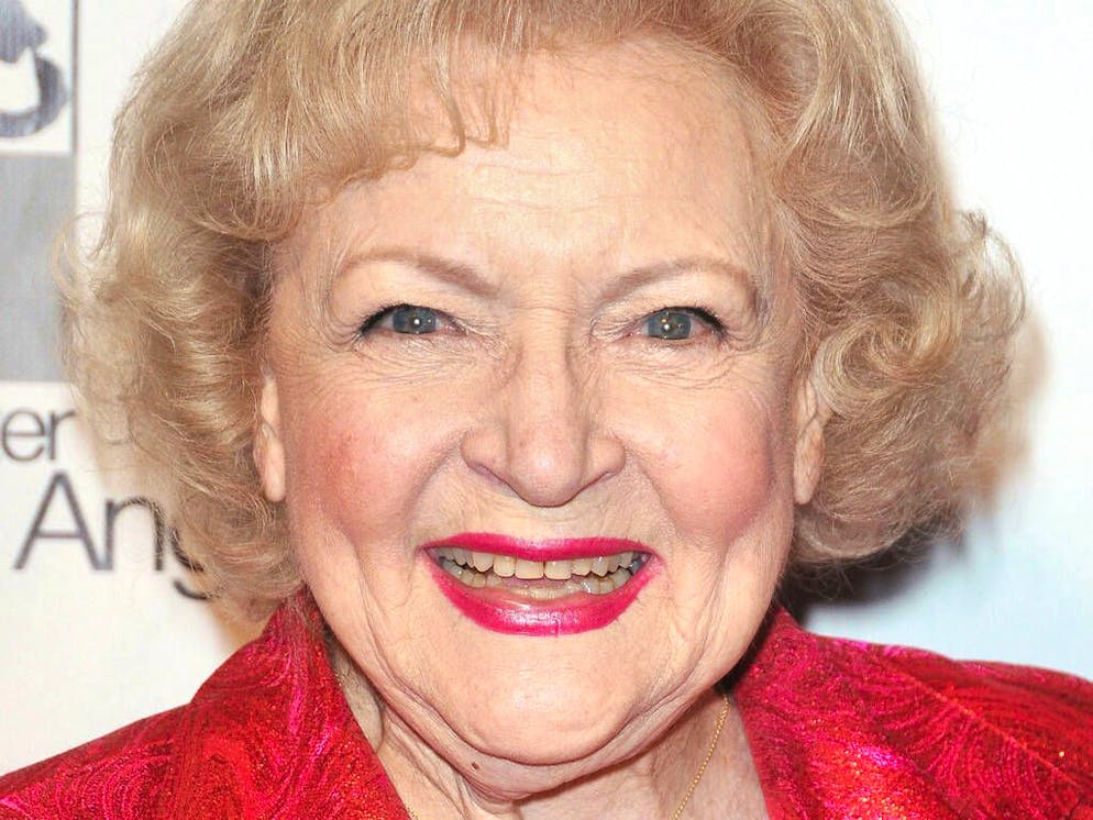 Betty White a subi un accident vasculaire cérébral, selon son certificat de décès officiel.