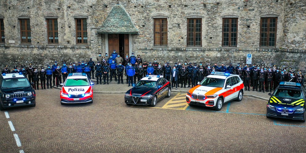 Foto di gruppo per i partecipanti all'addestramento.