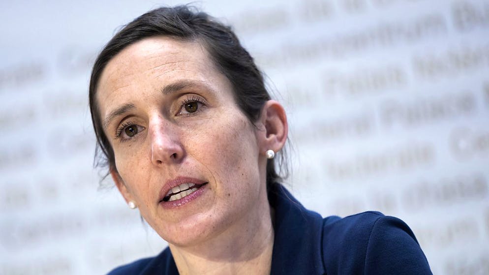 Compte tenu des caractéristiques du variant Omicron, une réduction de la durée des quarantaines et des isolements est sensée, selon Tanja Stadler, présidente de la Task Force scientifique Covid-19 de la Confédération.