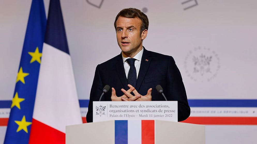 Il presidente francese Emmanuel Macron si è schierato apertamente a favore della satira